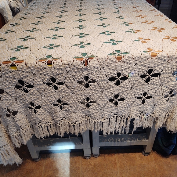 VINTAGEHand Made Crocheted Bedspread Cream Color FULL/Queen Size
